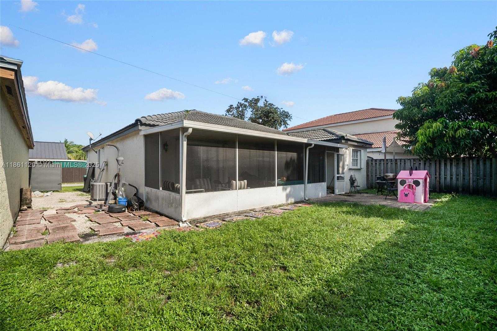 Small Image of 20110 NORTH WEST 83RD PL, Hialeah Number 26