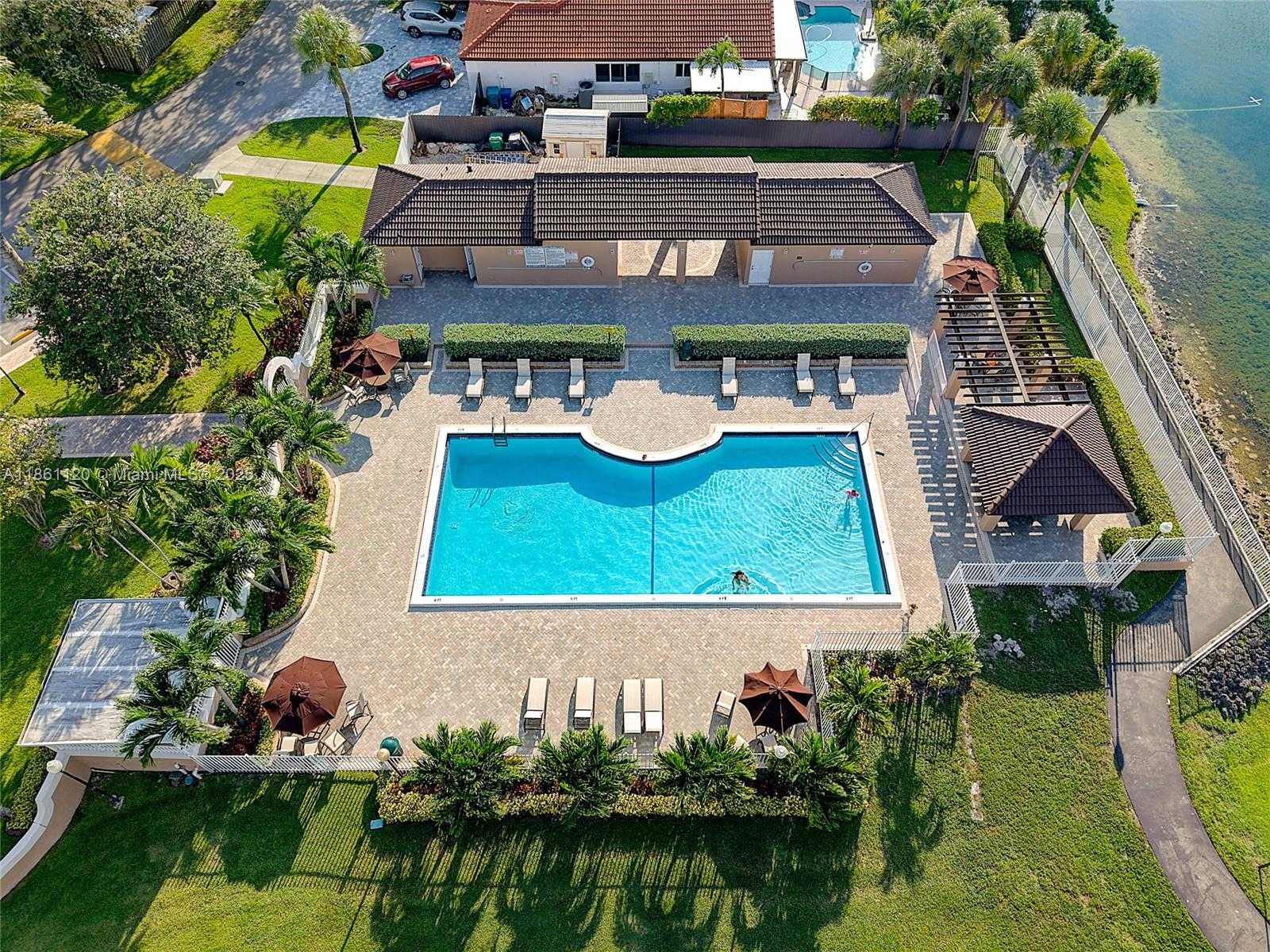 Small Image of 20110 NORTH WEST 83RD PL, Hialeah Number 30