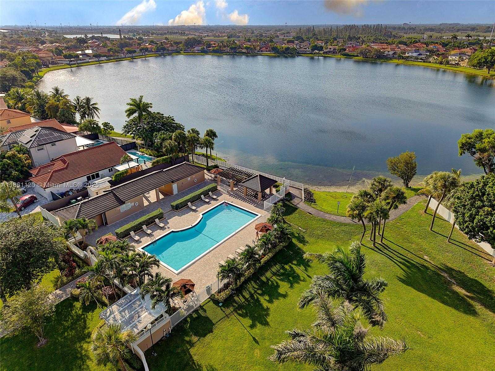 Small Image of 20110 NORTH WEST 83RD PL, Hialeah Number 36