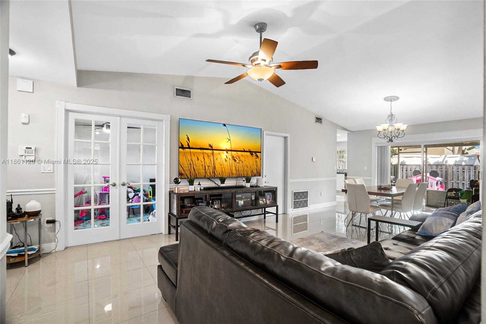 Small Image of 20110 NORTH WEST 83RD PL, Hialeah Number 7