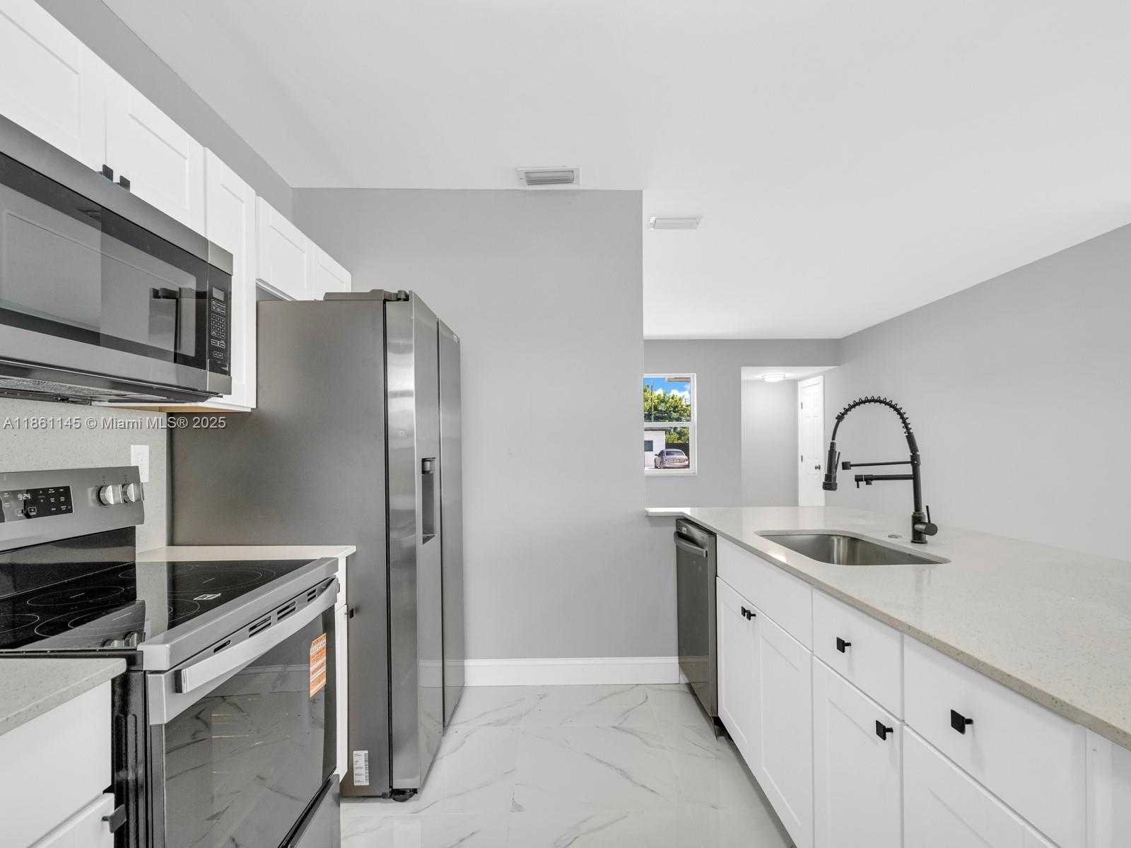 Small Image of 3781 NORTH WEST 192ND ST, Miami Gardens Number 19