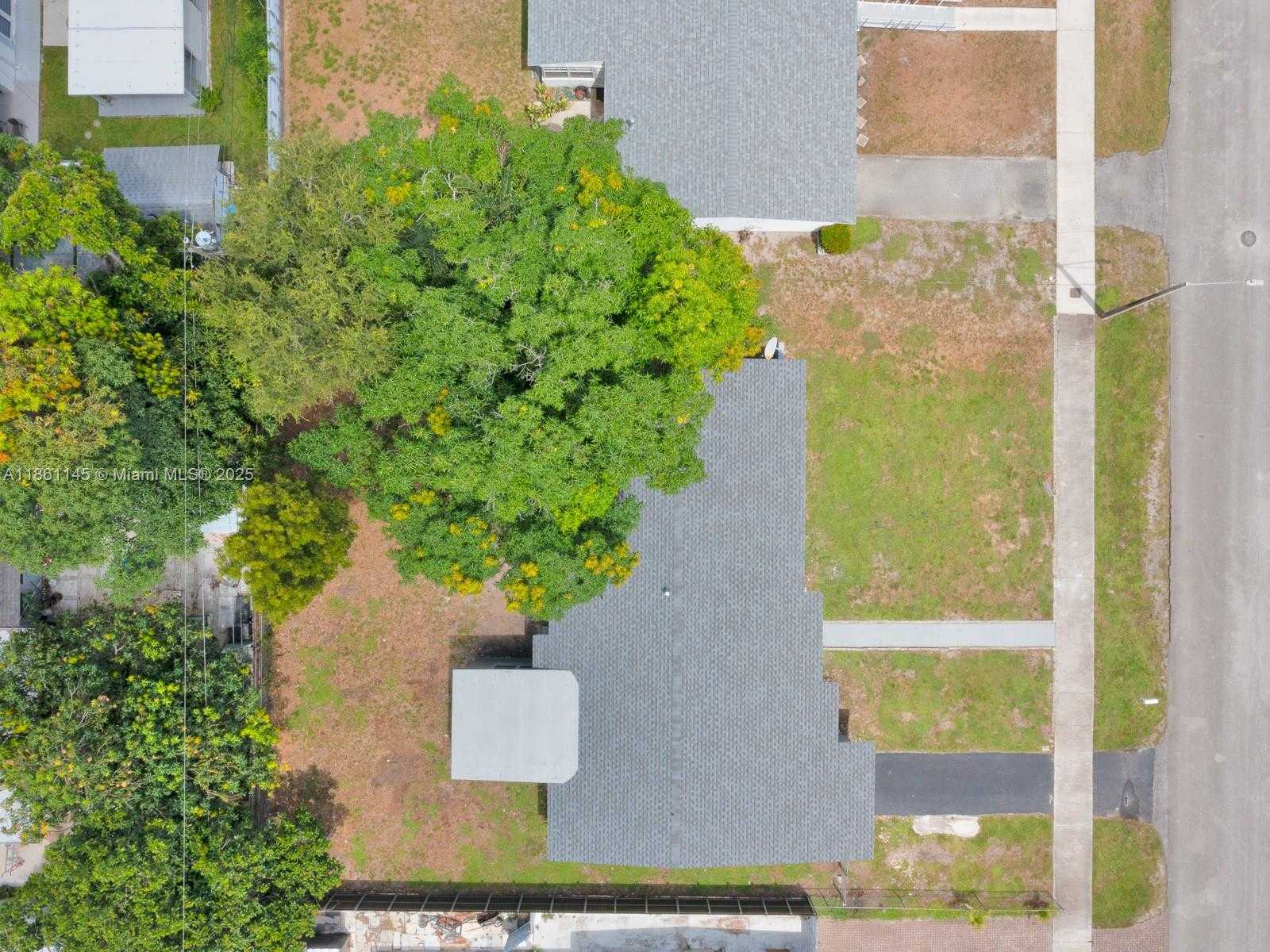 Small Image of 3781 NORTH WEST 192ND ST, Miami Gardens Number 2