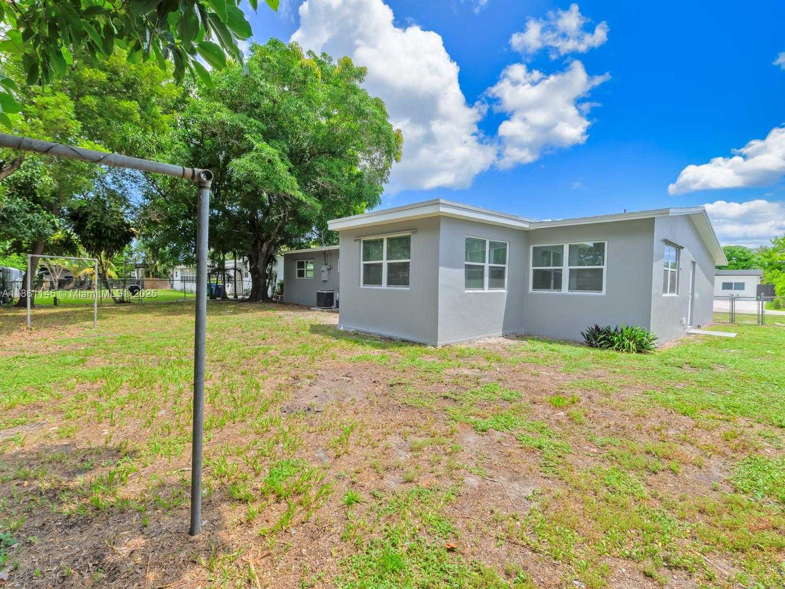 Small Image of 3781 NORTH WEST 192ND ST, Miami Gardens Number 28