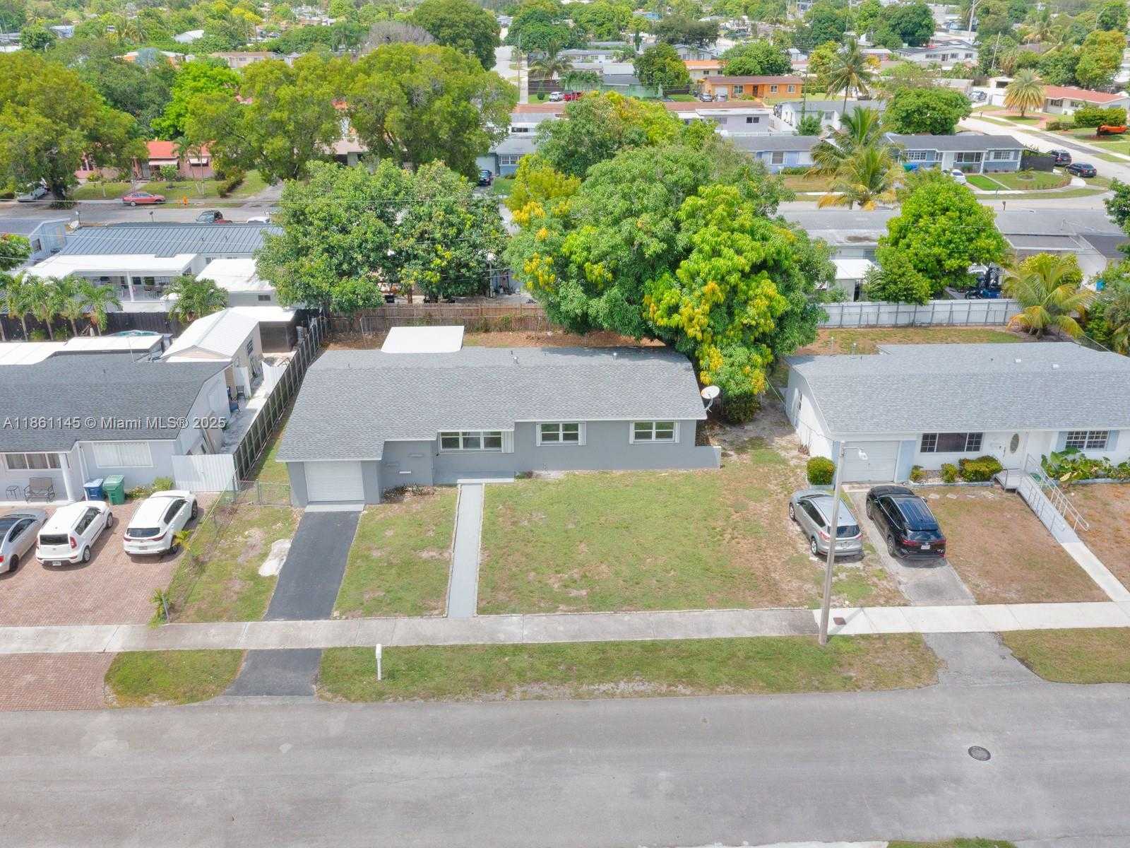 Small Image of 3781 NORTH WEST 192ND ST, Miami Gardens Number 3