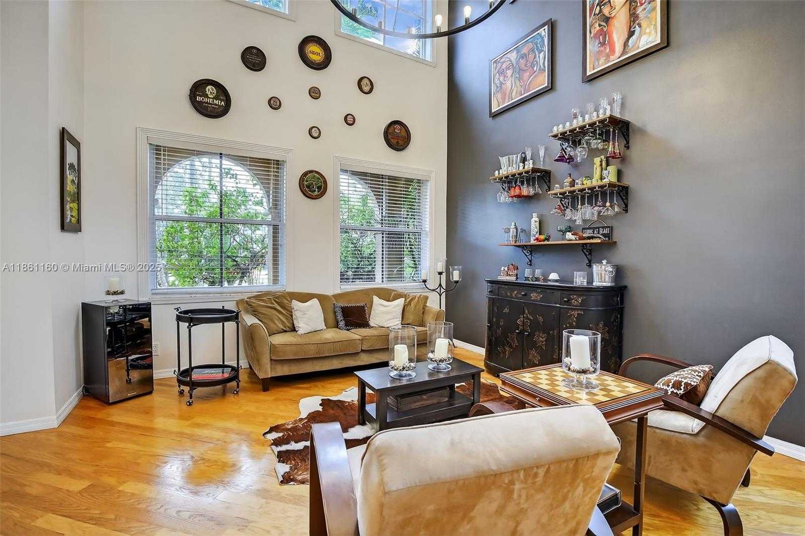 Small Image of 3989 PINEWOOD LN, Weston Number 2