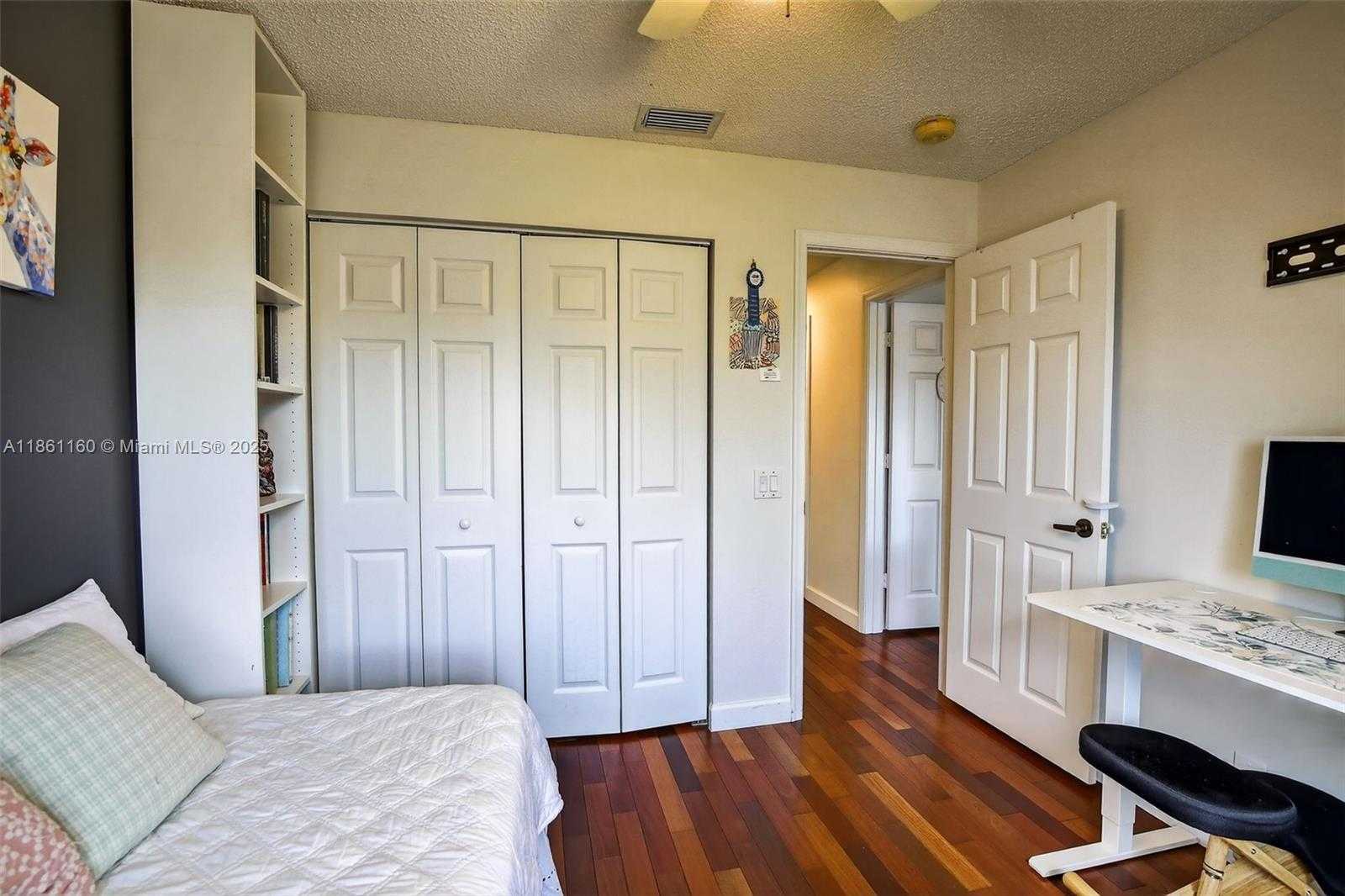 Small Image of 3989 PINEWOOD LN, Weston Number 33