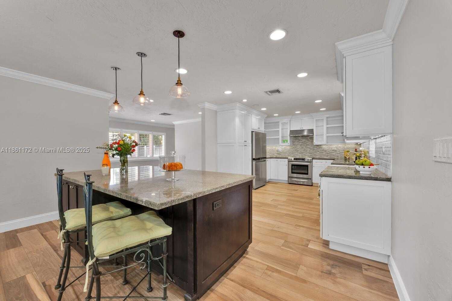Small Image of 14701 SOUTH WEST 84TH CT, Palmetto Bay Number 3