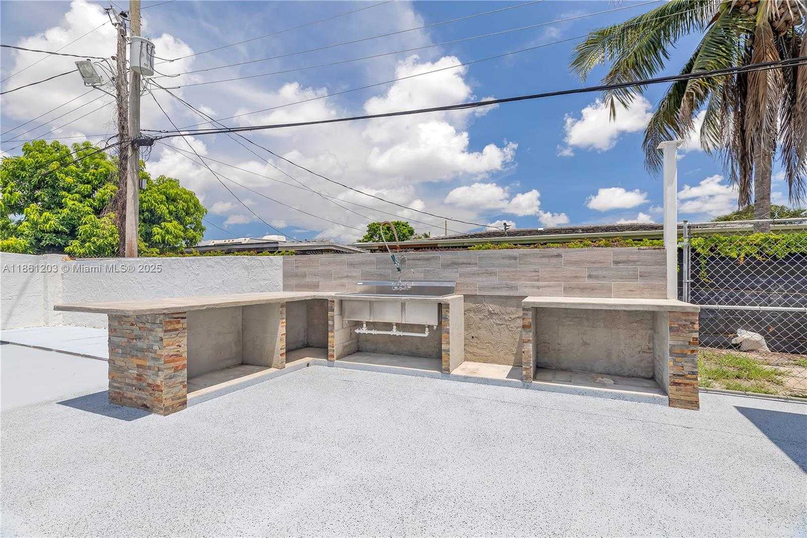 Small Image of 17201 NORTH WEST 37TH AVE, Miami Gardens Number 10