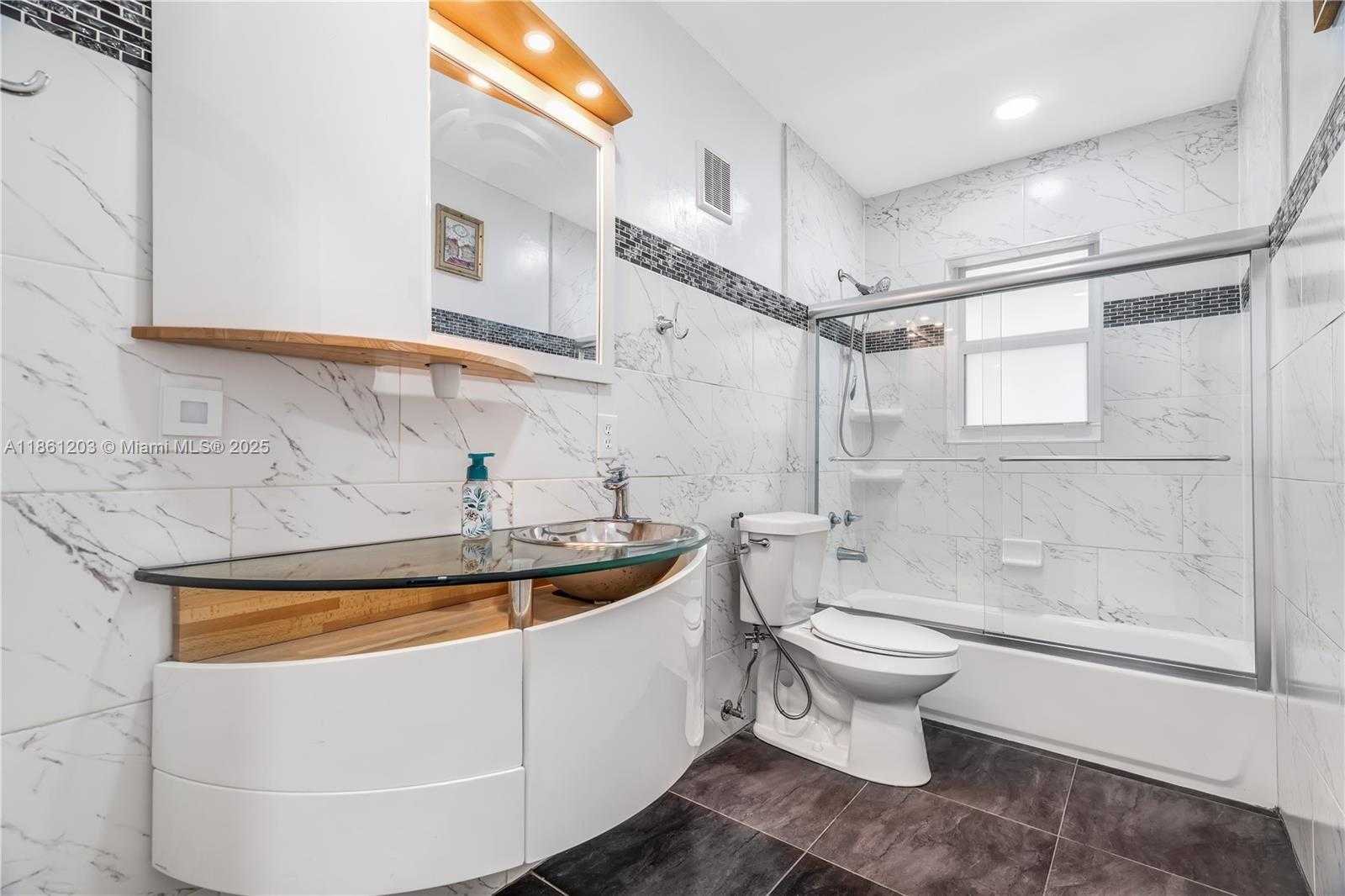 Small Image of 17201 NORTH WEST 37TH AVE, Miami Gardens Number 12