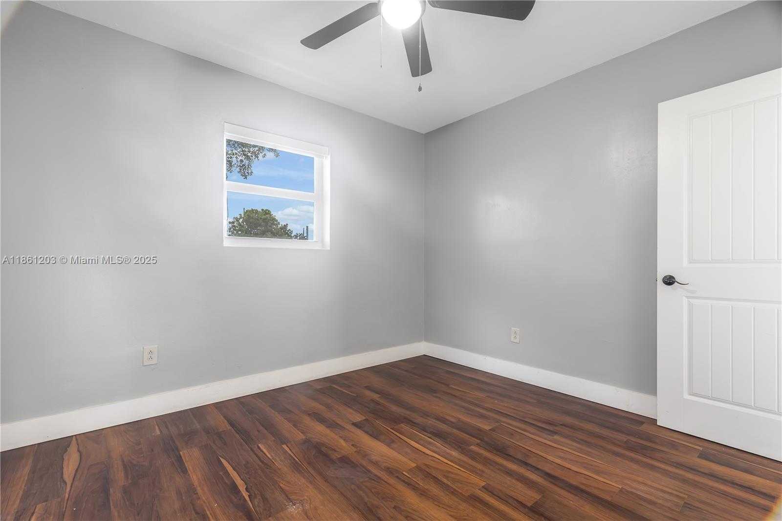 Small Image of 17201 NORTH WEST 37TH AVE, Miami Gardens Number 16