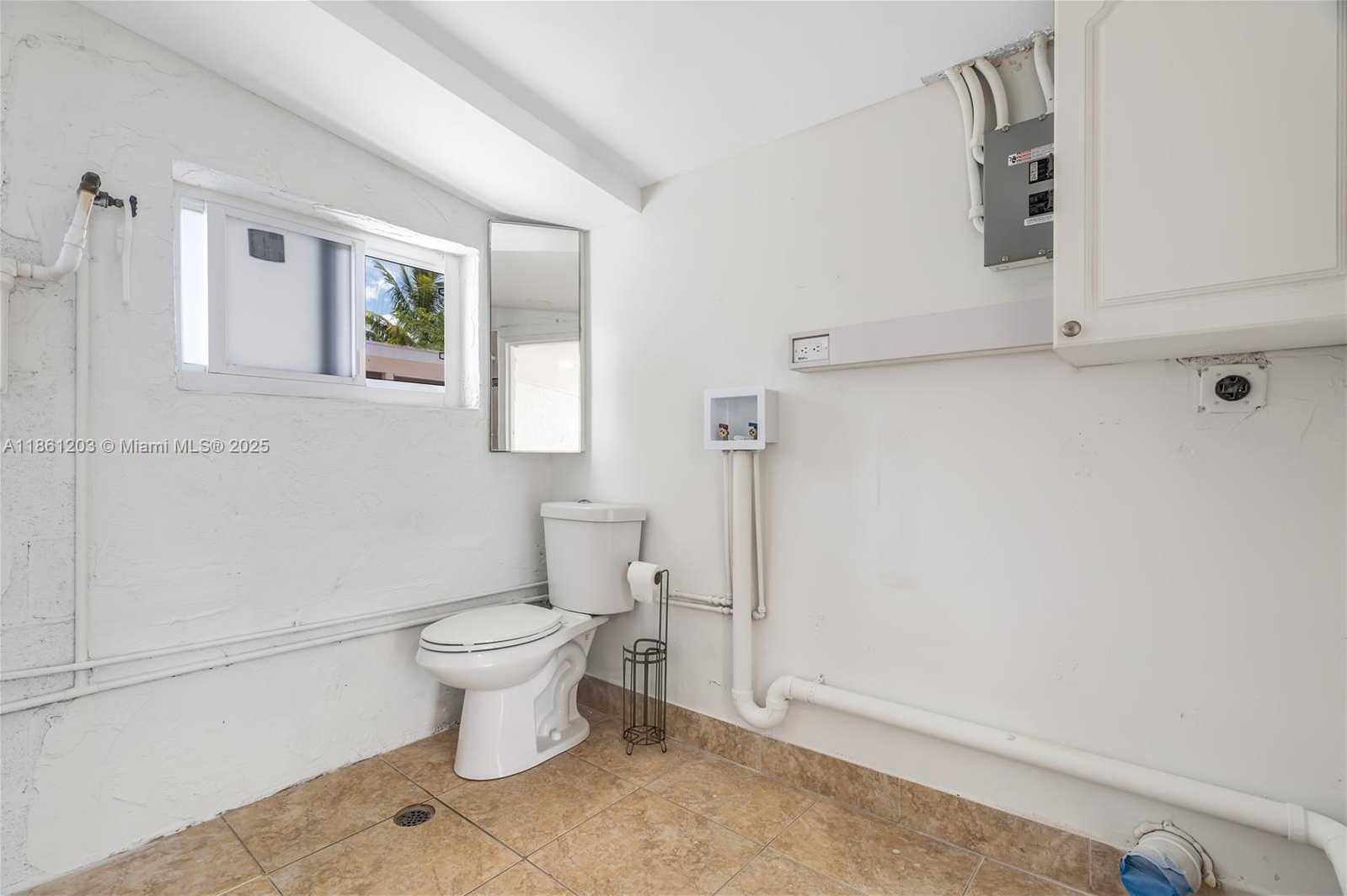 Small Image of 17201 NORTH WEST 37TH AVE, Miami Gardens Number 27
