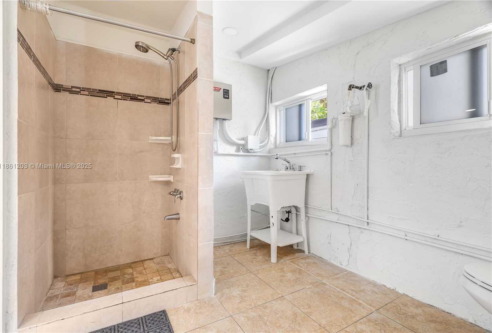 Small Image of 17201 NORTH WEST 37TH AVE, Miami Gardens Number 28