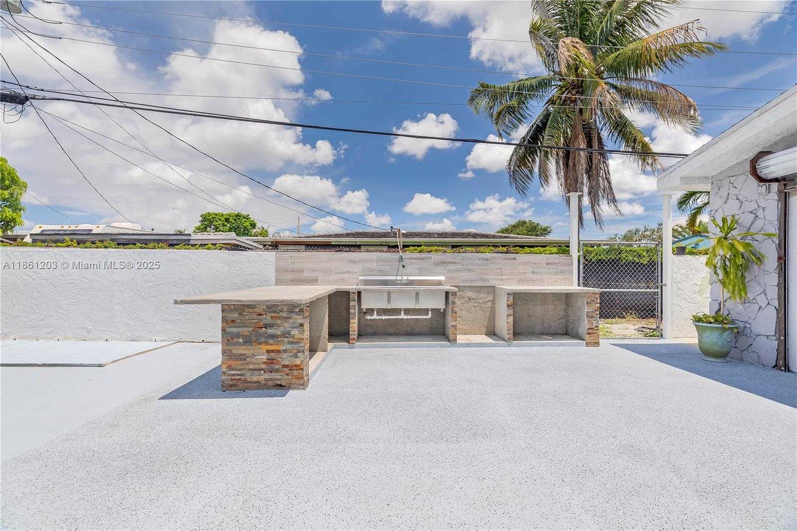 Small Image of 17201 NORTH WEST 37TH AVE, Miami Gardens Number 35
