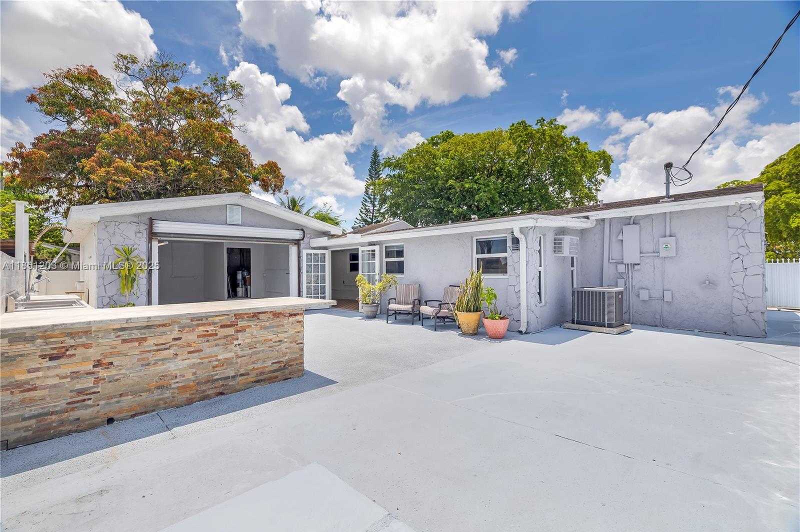 Small Image of 17201 NORTH WEST 37TH AVE, Miami Gardens Number 37