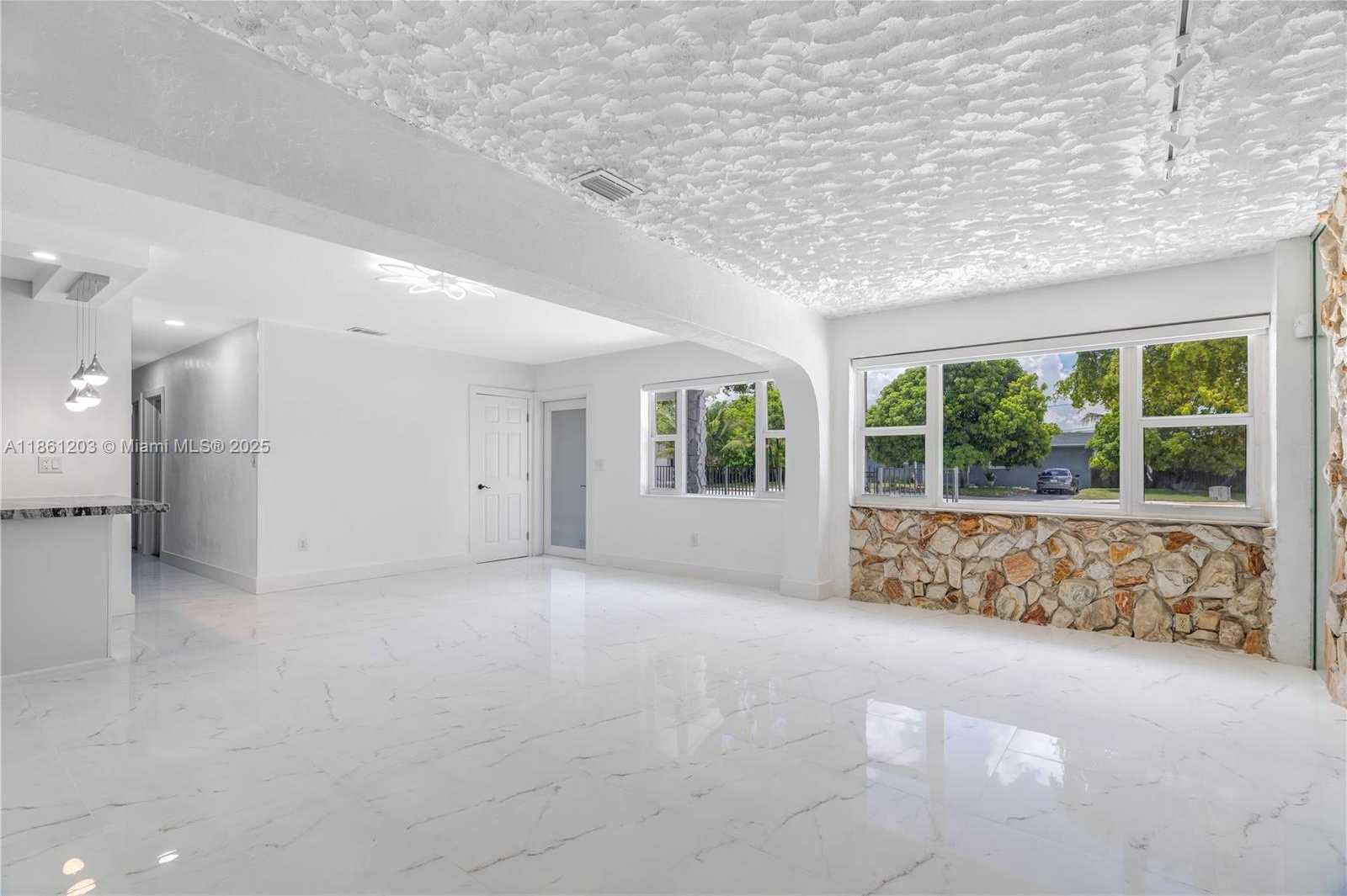 Small Image of 17201 NORTH WEST 37TH AVE, Miami Gardens Number 42