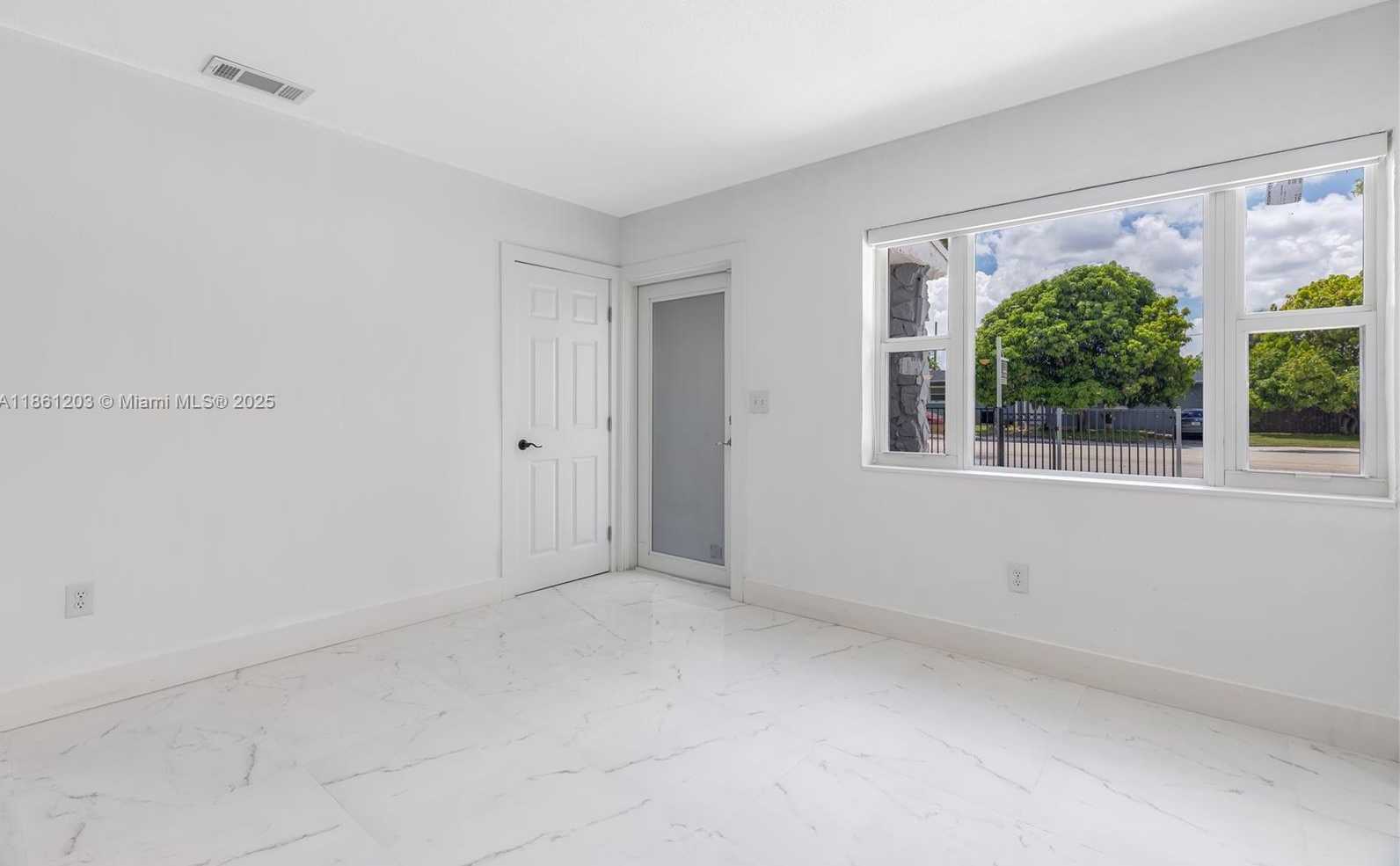 Small Image of 17201 NORTH WEST 37TH AVE, Miami Gardens Number 43