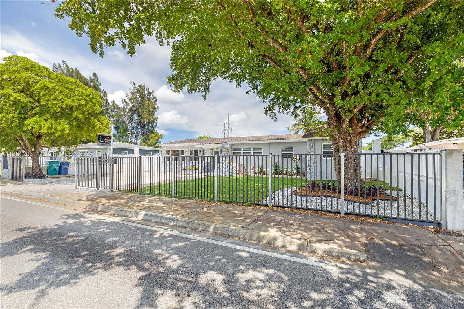 Small Image of 17201 NORTH WEST 37TH AVE, Miami Gardens Number 5