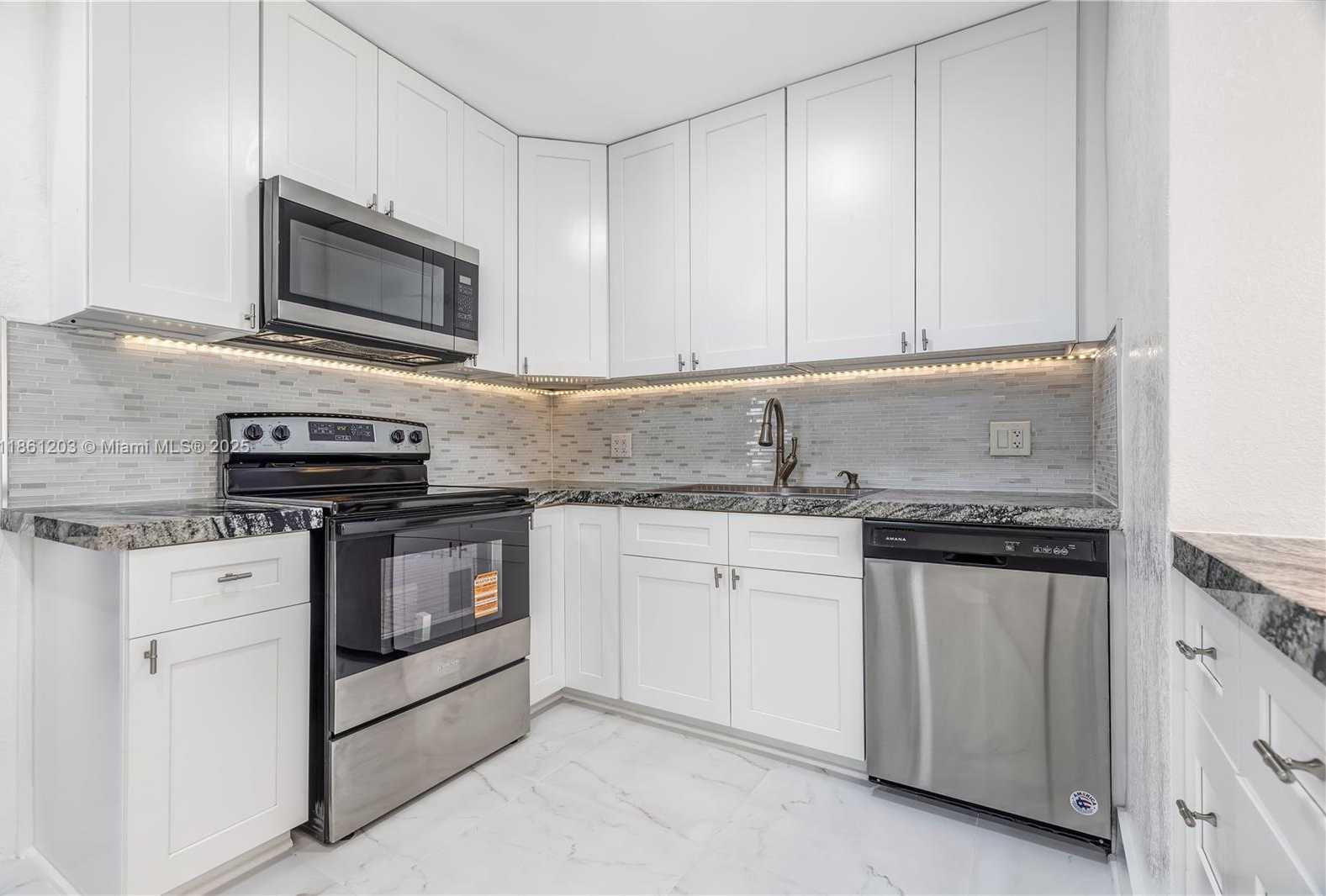 Small Image of 17201 NORTH WEST 37TH AVE, Miami Gardens Number 8