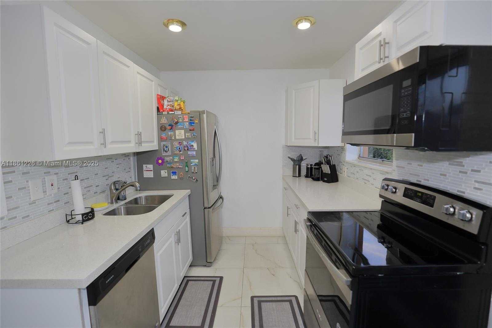 Small Image of 1330 NORTH 69TH AVE, Hollywood Number 2