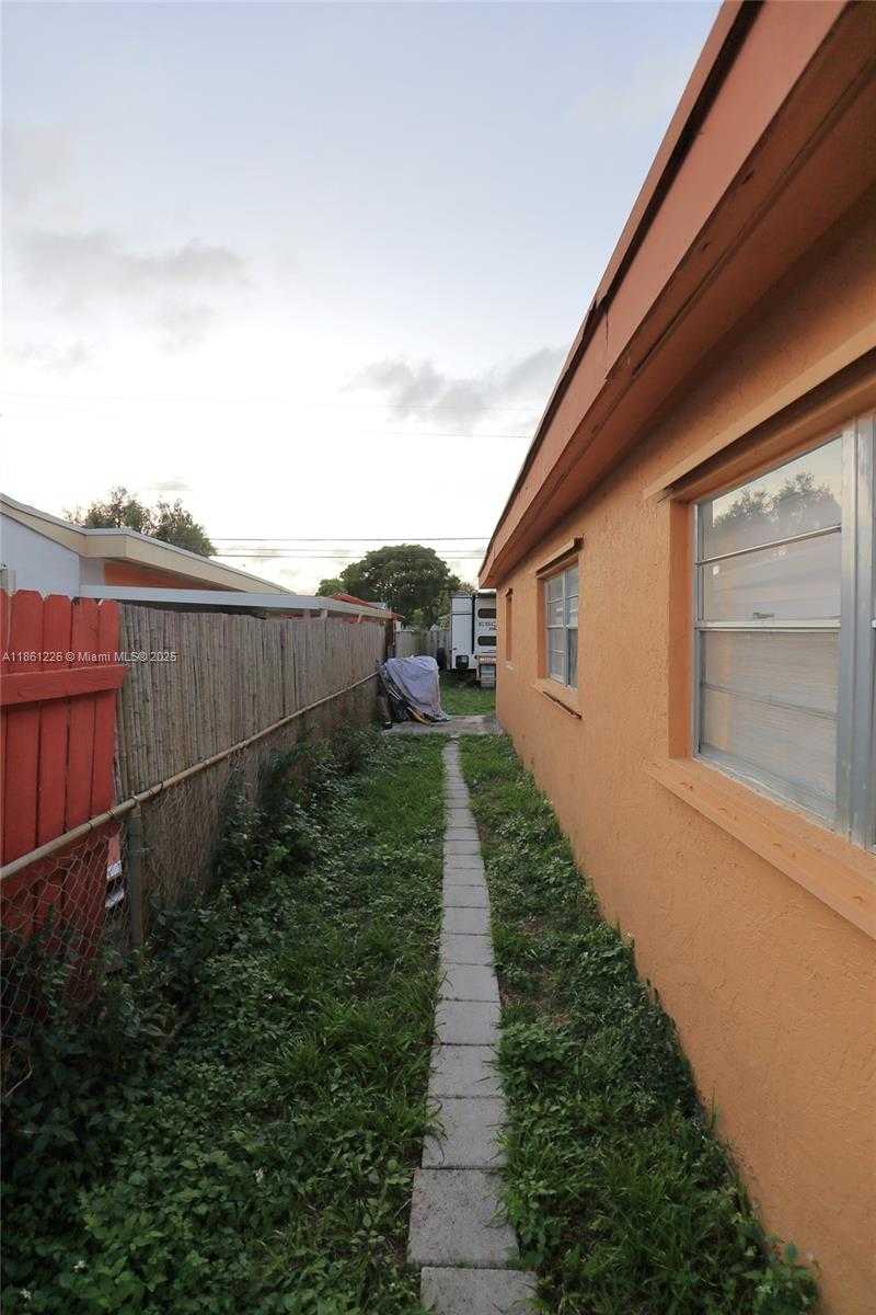 Small Image of 1330 NORTH 69TH AVE, Hollywood Number 23