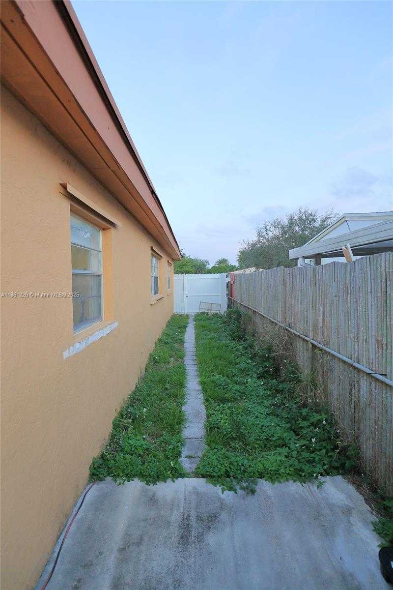 Small Image of 1330 NORTH 69TH AVE, Hollywood Number 24