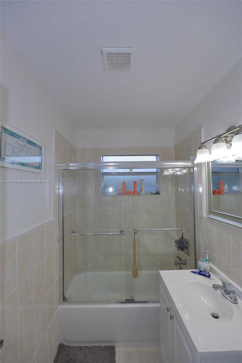 Small Image of 1330 NORTH 69TH AVE, Hollywood Number 6