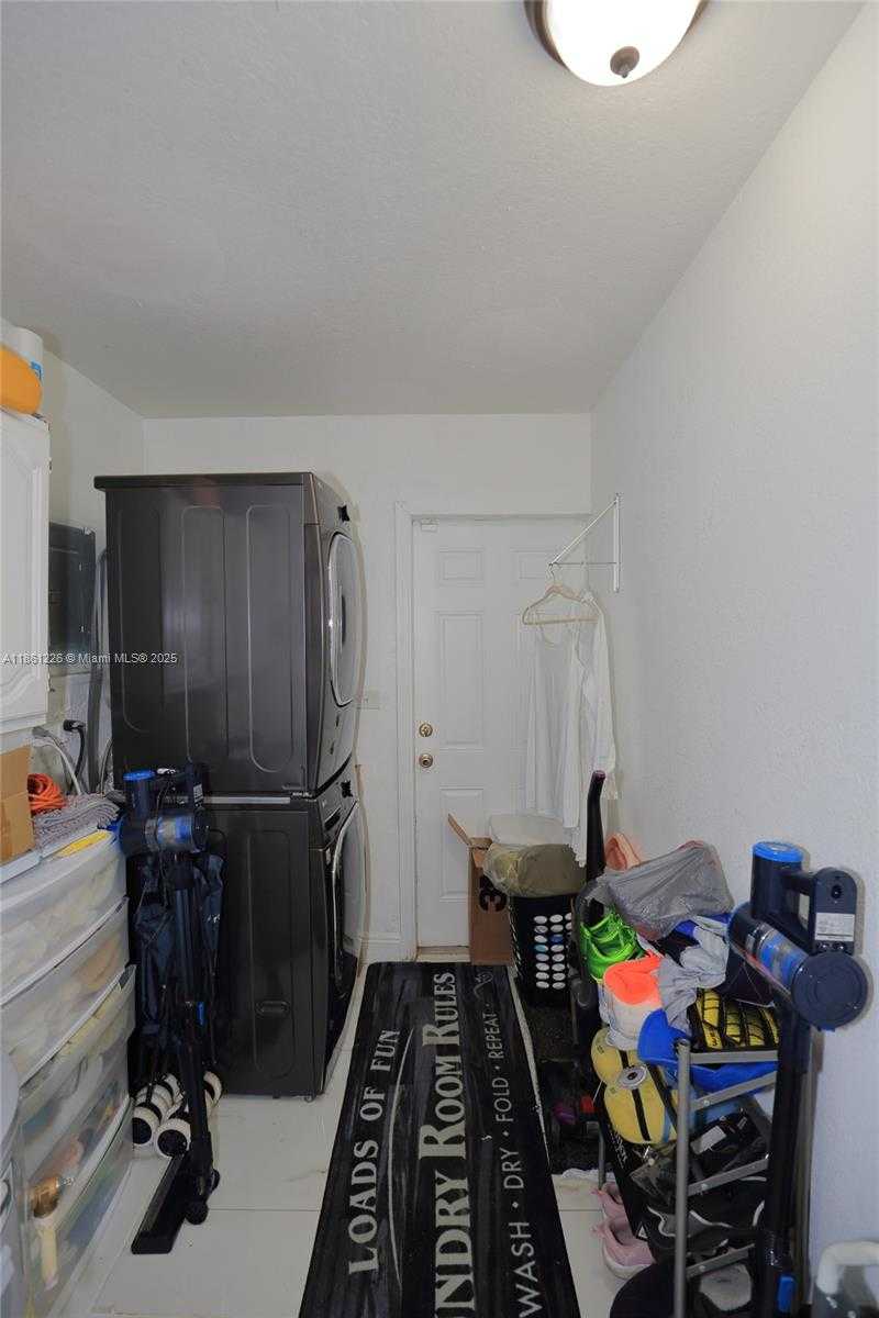 Small Image of 1330 NORTH 69TH AVE, Hollywood Number 7