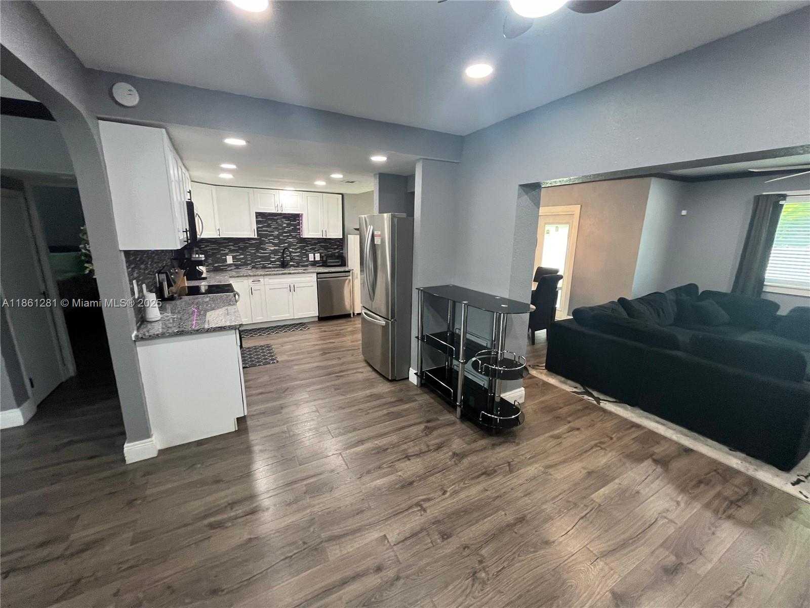 Small Image of 350 NORTH WEST 206TH TER, Miami Gardens Number 10