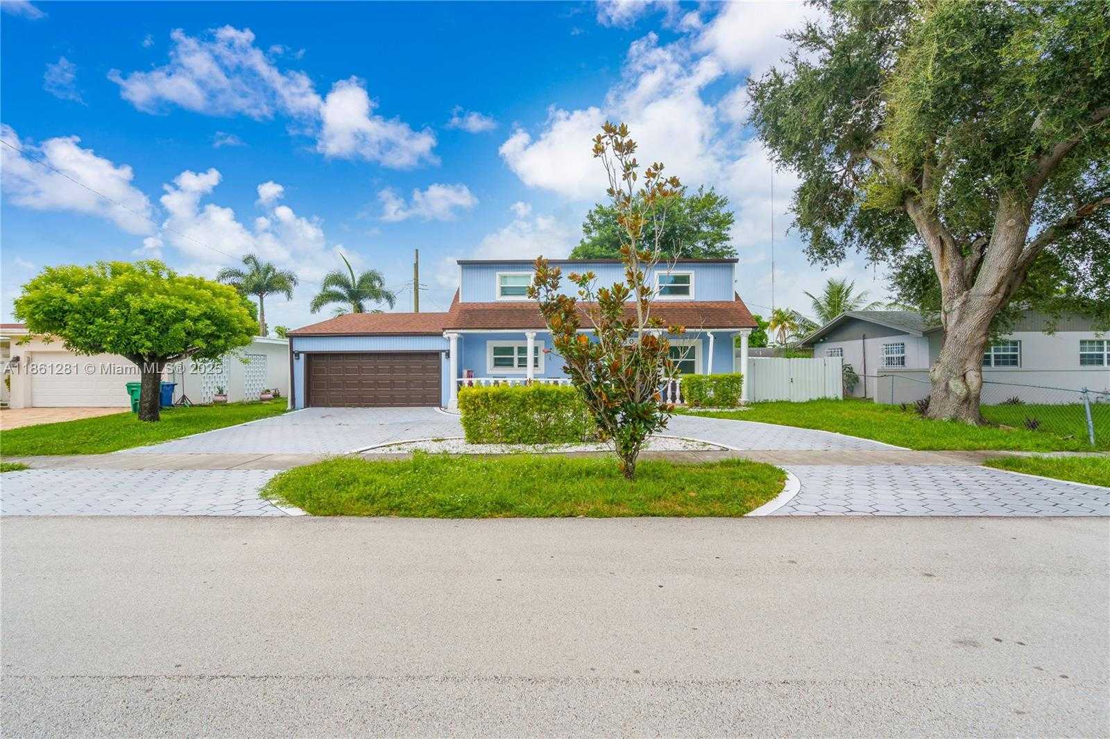 Small Image of 350 NORTH WEST 206TH TER, Miami Gardens Number 2