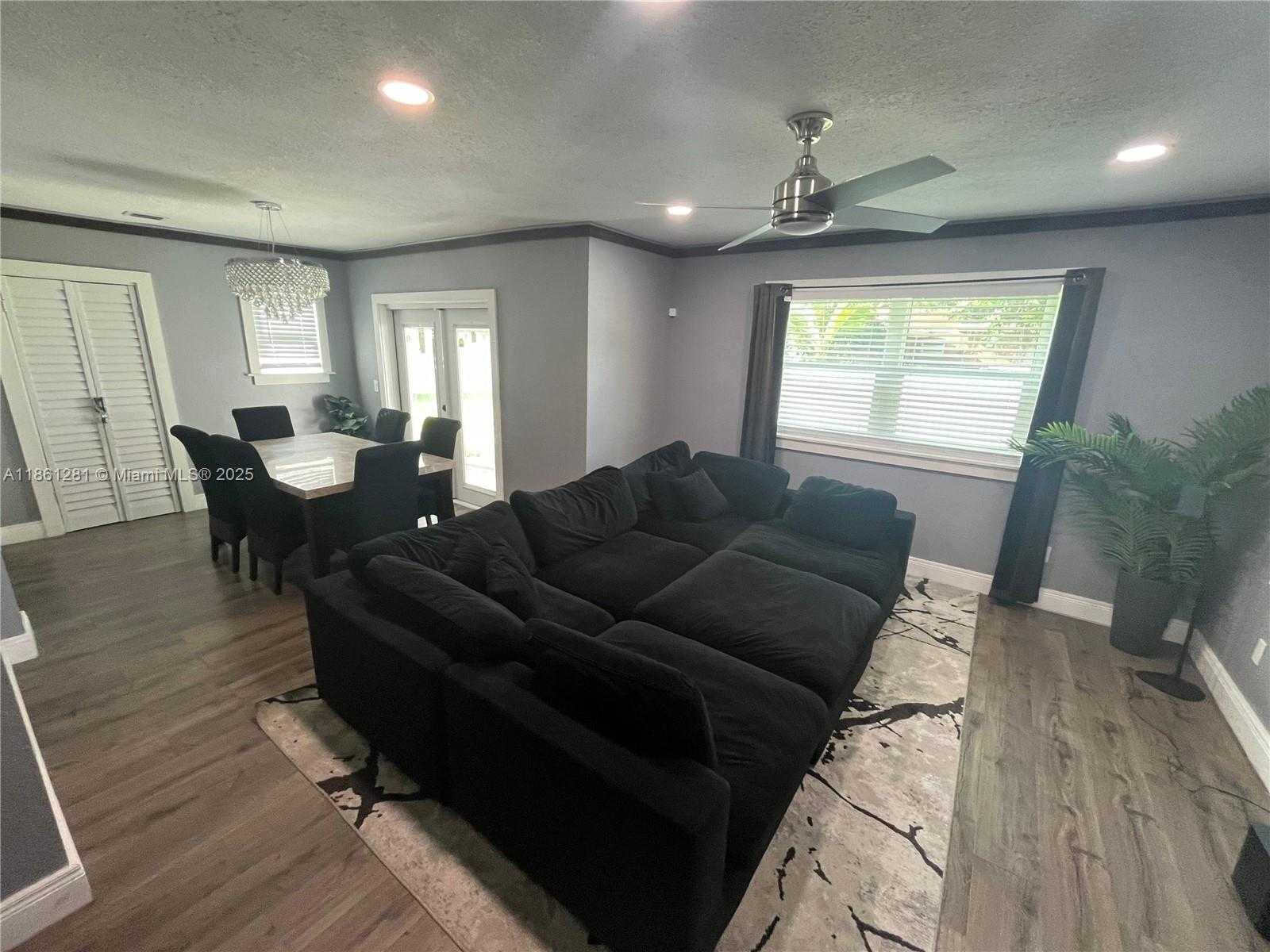 Small Image of 350 NORTH WEST 206TH TER, Miami Gardens Number 6