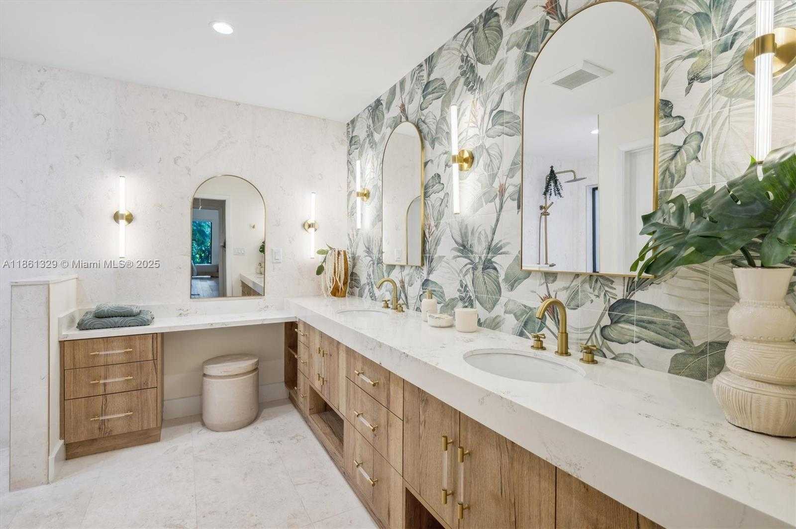 Small Image of 12790 GRIFFING BLVD, North Miami Number 14