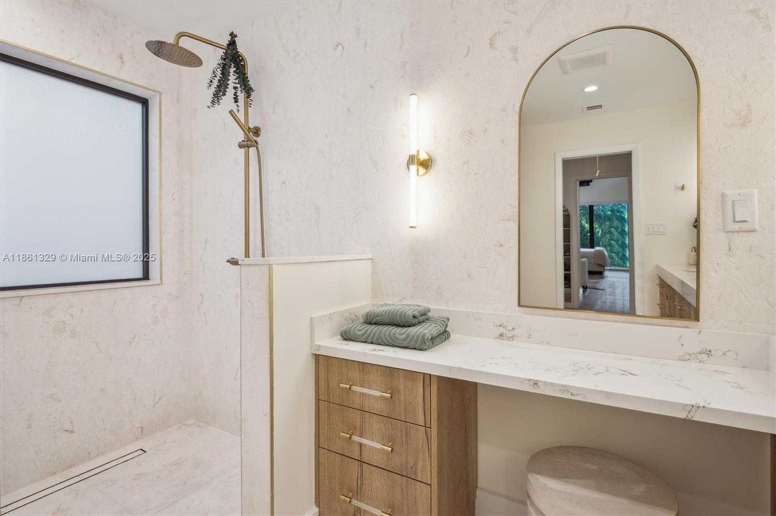 Small Image of 12790 GRIFFING BLVD, North Miami Number 15