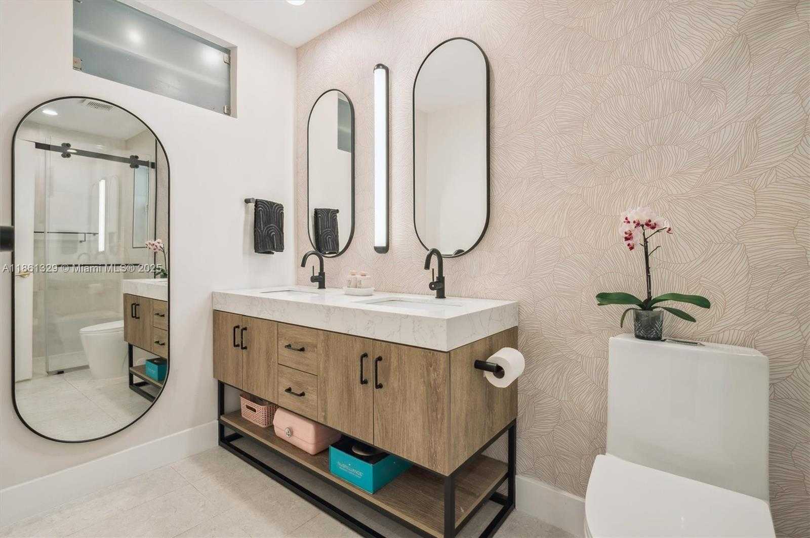 Small Image of 12790 GRIFFING BLVD, North Miami Number 19