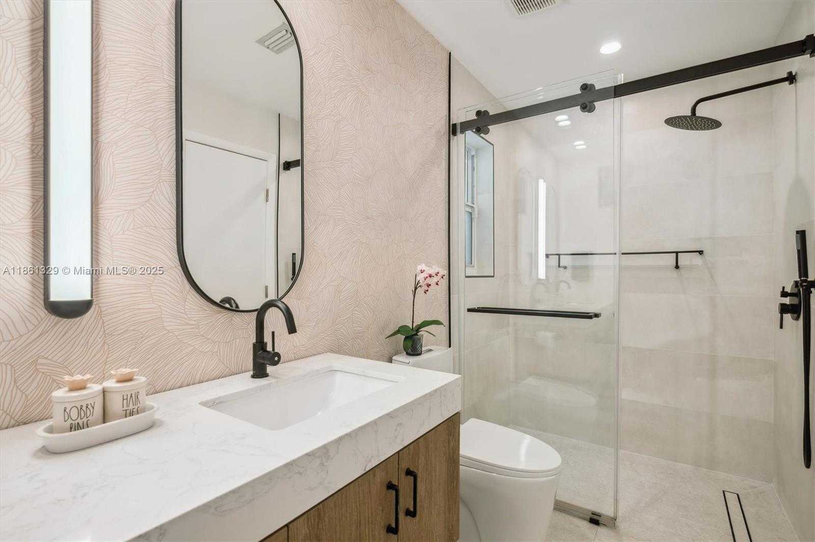 Small Image of 12790 GRIFFING BLVD, North Miami Number 21