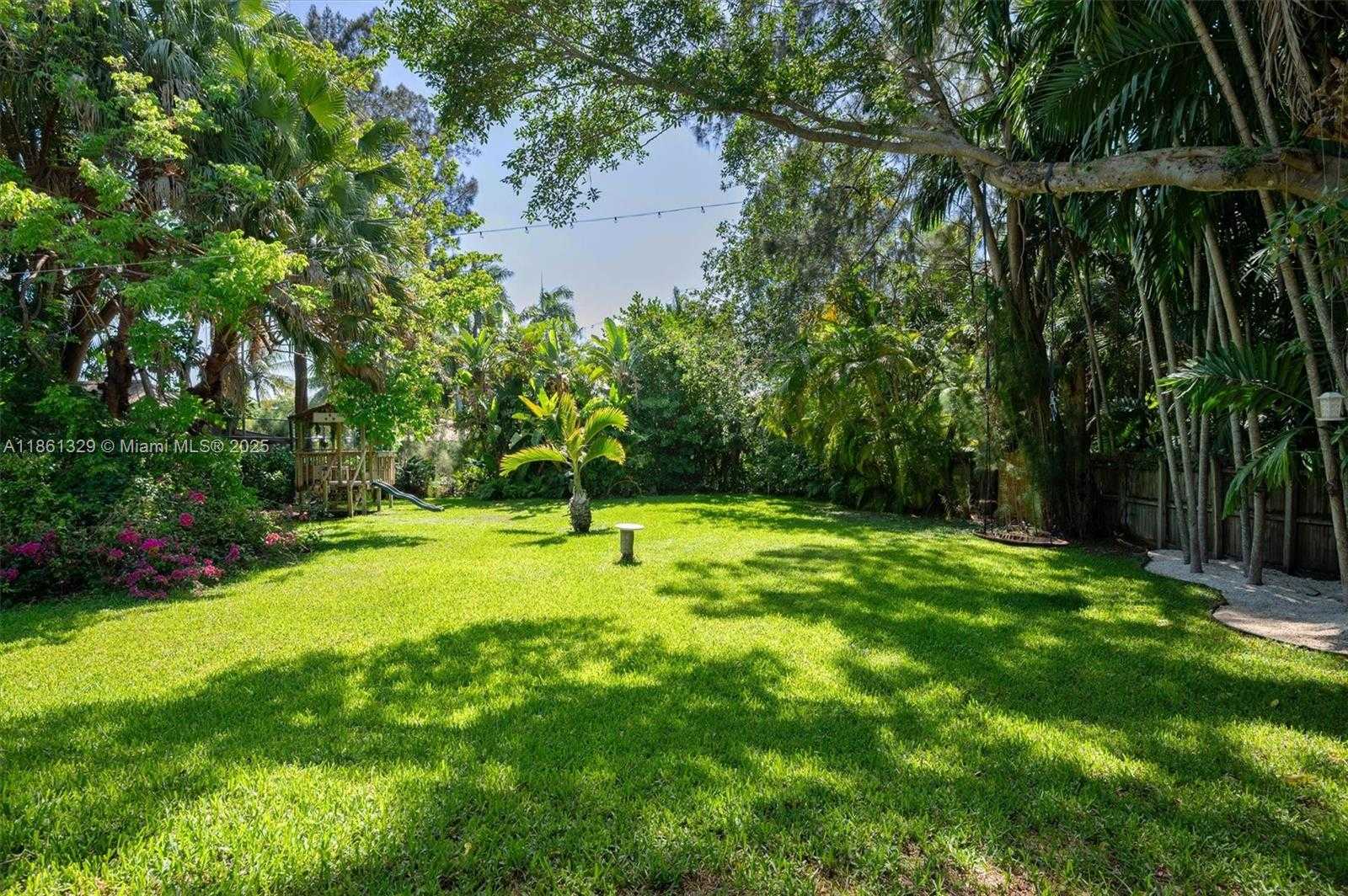 Small Image of 12790 GRIFFING BLVD, North Miami Number 28