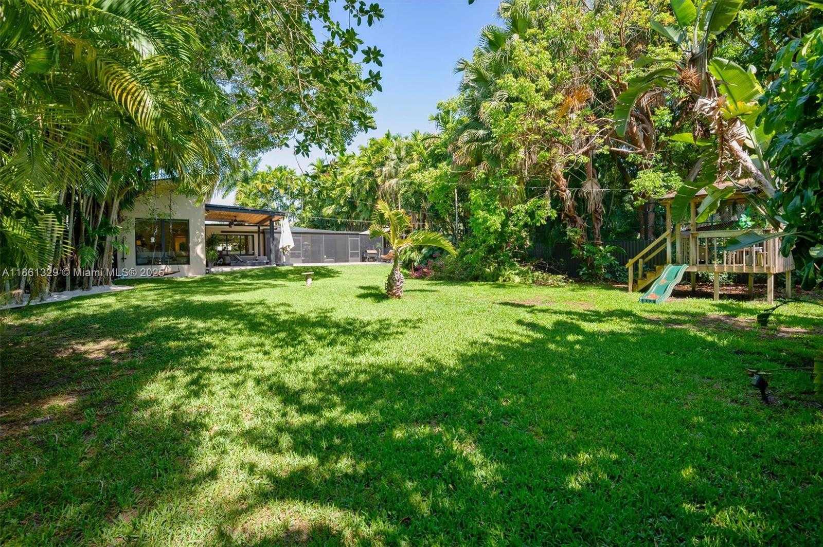 Small Image of 12790 GRIFFING BLVD, North Miami Number 29