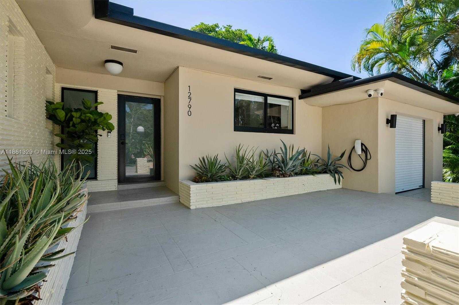 Small Image of 12790 GRIFFING BLVD, North Miami Number 33