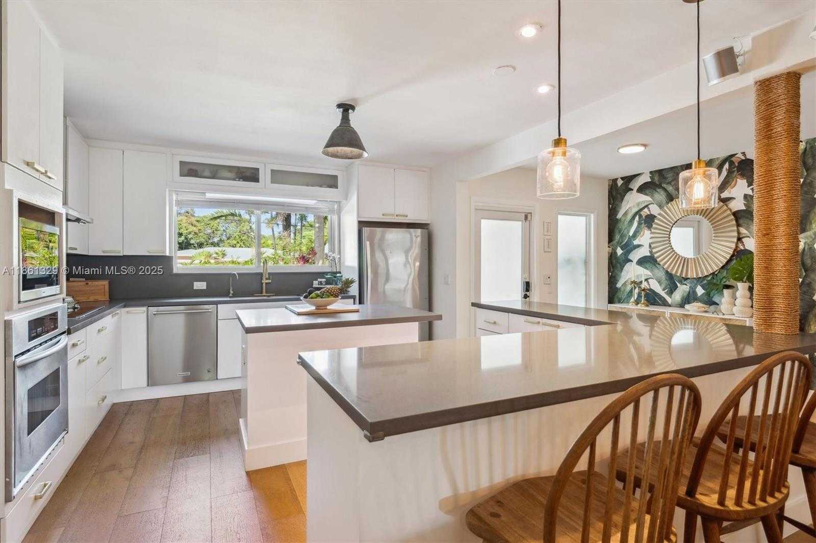 Small Image of 12790 GRIFFING BLVD, North Miami Number 8