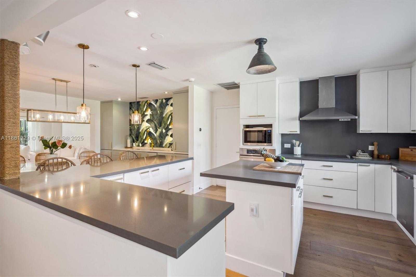 Small Image of 12790 GRIFFING BLVD, North Miami Number 9