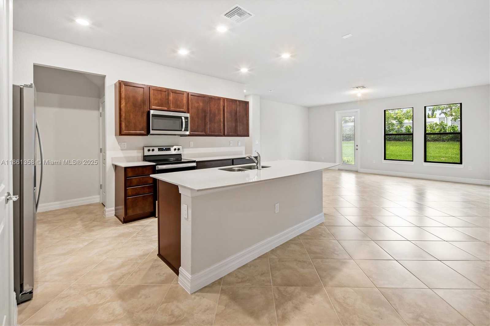 Small Image of 4488 EAST APPLETON CIR E, Oakland Park Number 2