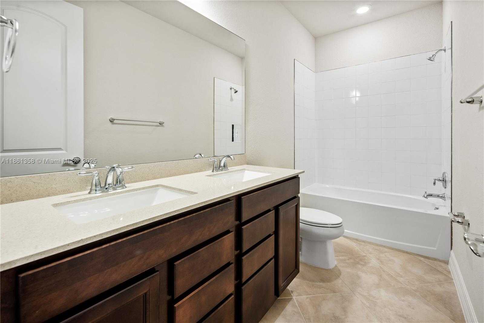 Small Image of 4488 EAST APPLETON CIR E, Oakland Park Number 7