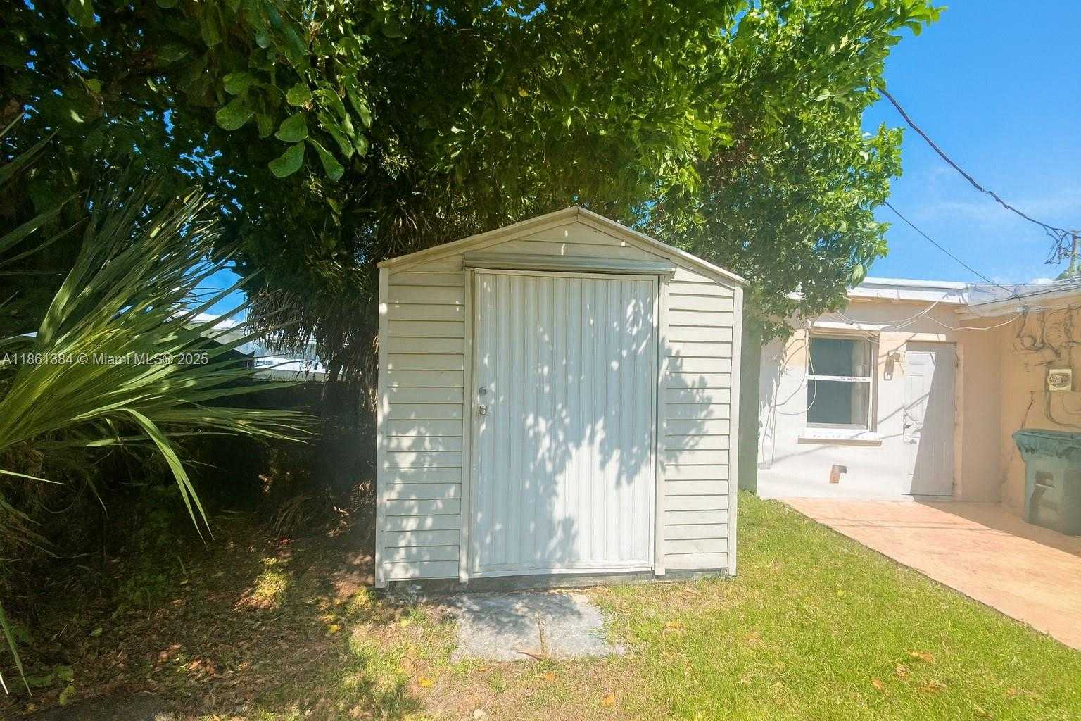 Small Image of 2403 NORTH WEST 53RD ST, Tamarac Number 13