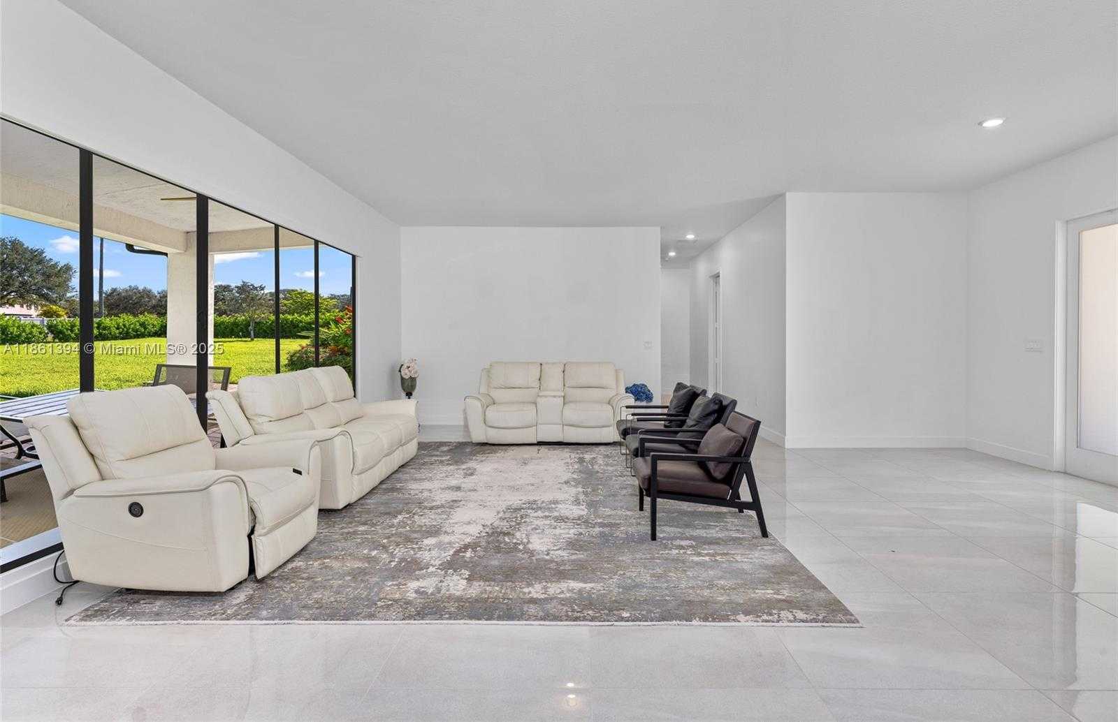 Small Image of 11125 NORTH SIERRA RANCH DR, Davie Number 15