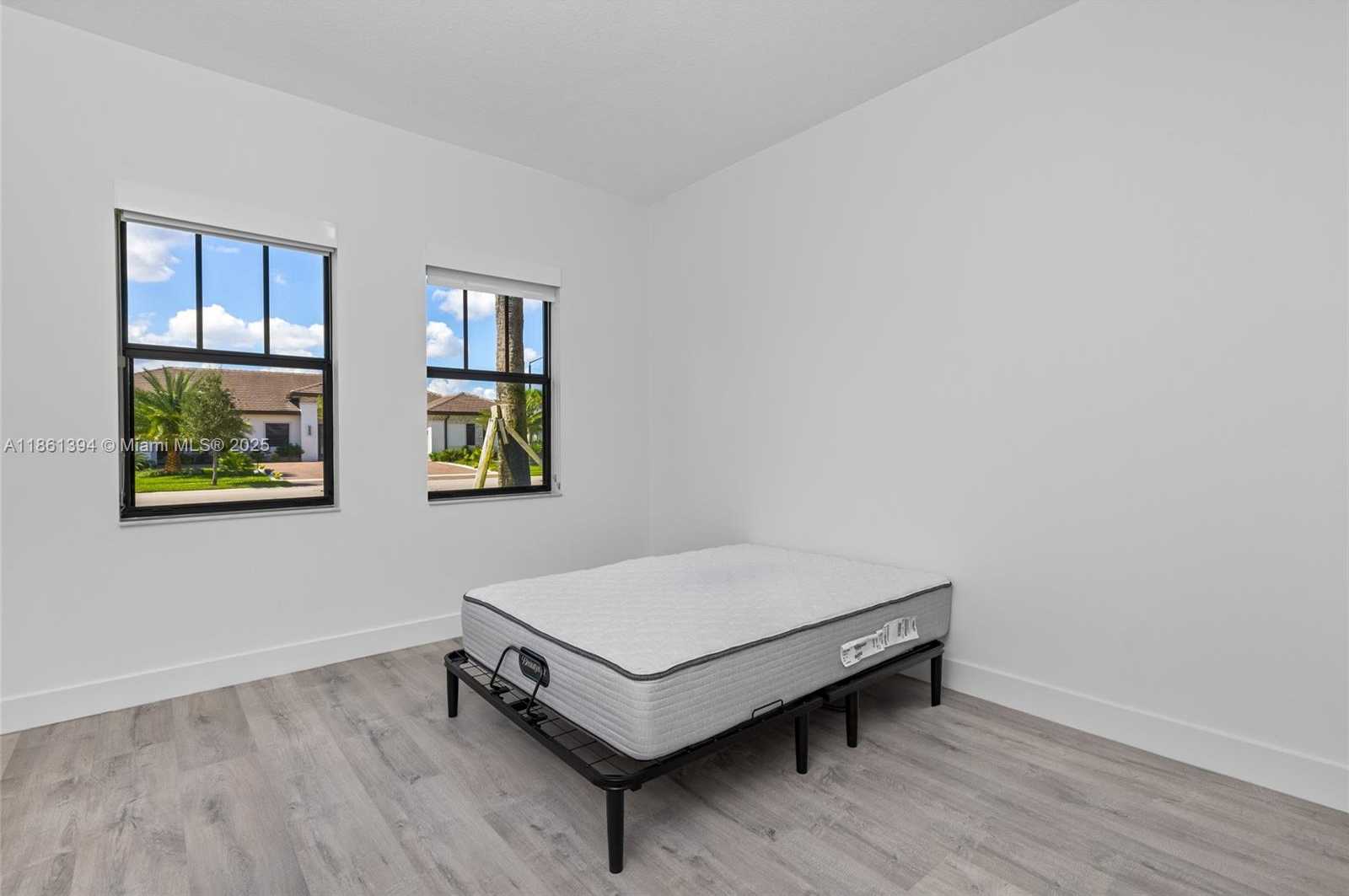 Small Image of 11125 NORTH SIERRA RANCH DR, Davie Number 23