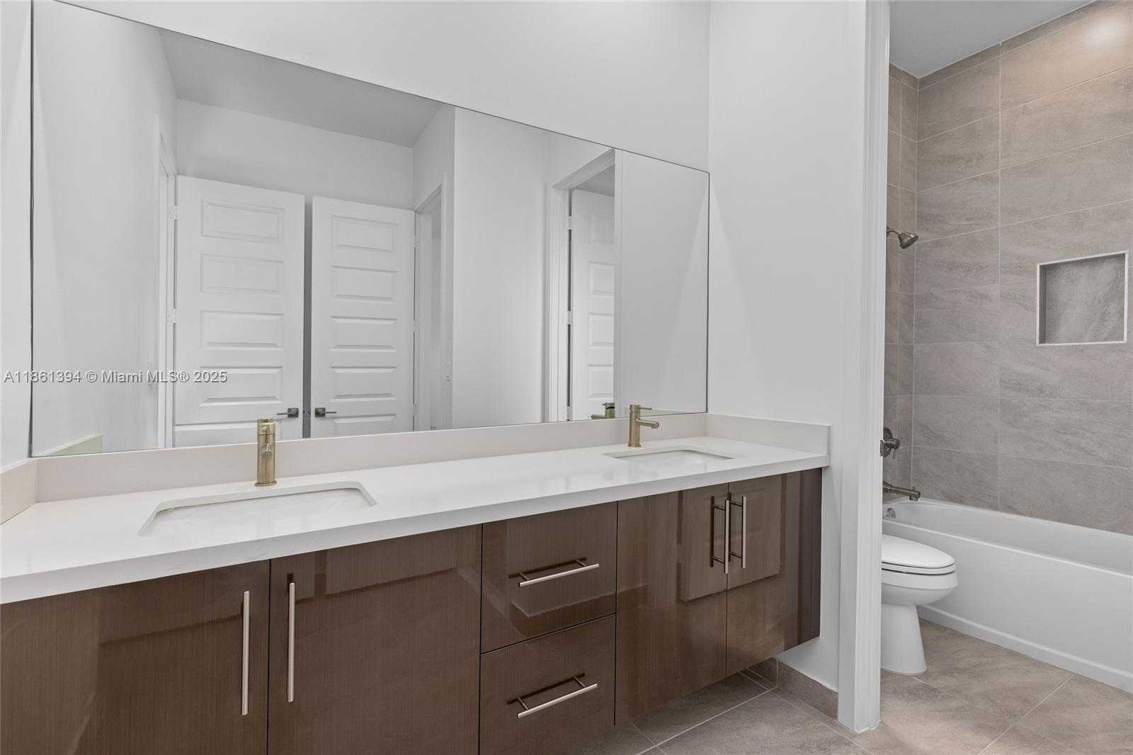 Small Image of 11125 NORTH SIERRA RANCH DR, Davie Number 31