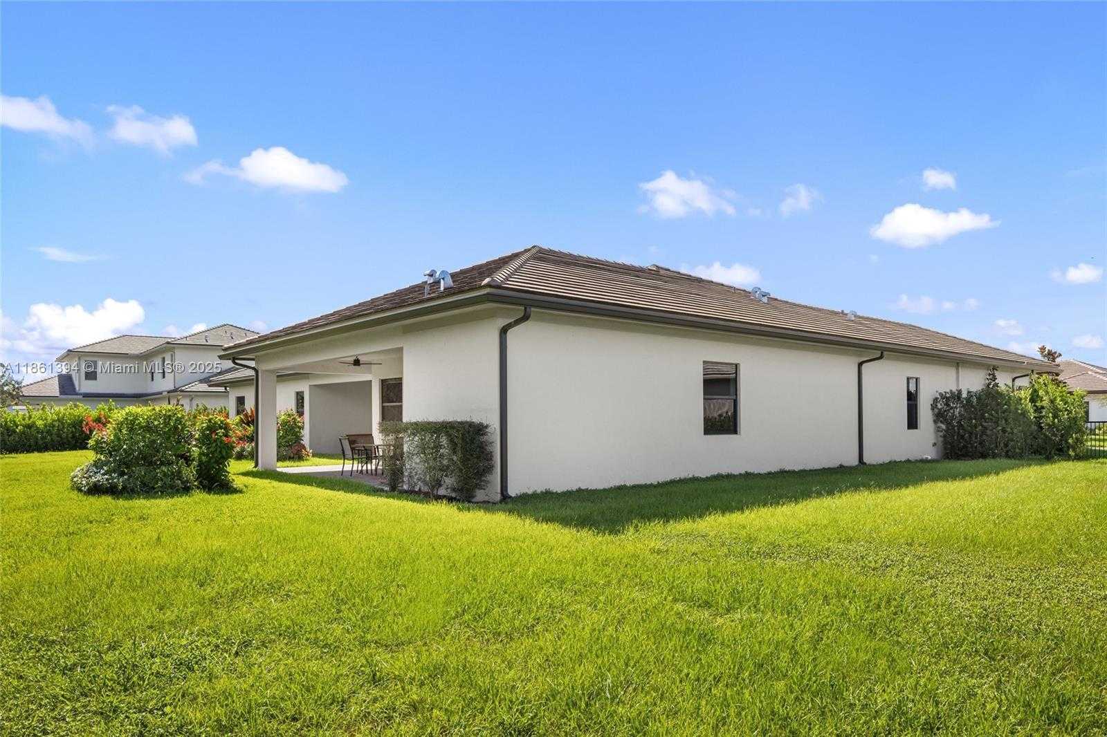 Small Image of 11125 NORTH SIERRA RANCH DR, Davie Number 41