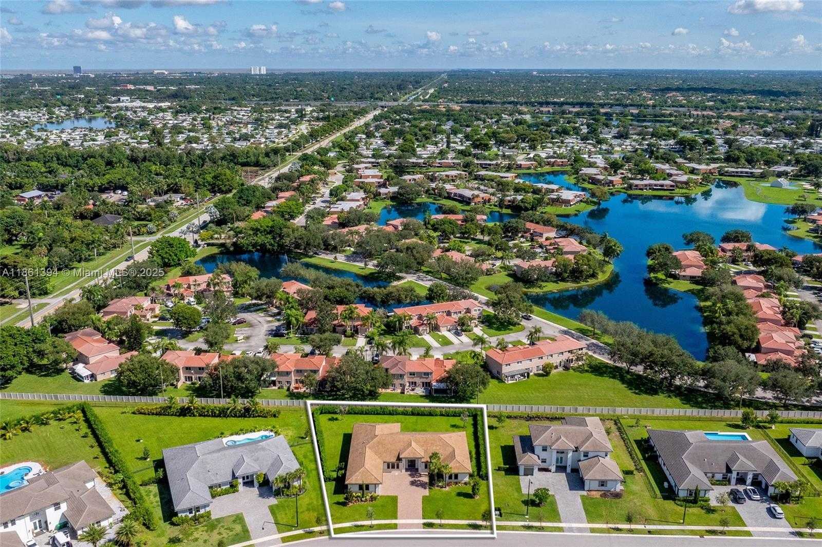Small Image of 11125 NORTH SIERRA RANCH DR, Davie Number 7