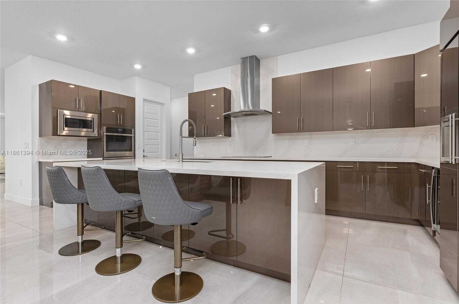 Small Image of 11125 NORTH SIERRA RANCH DR, Davie Number 9
