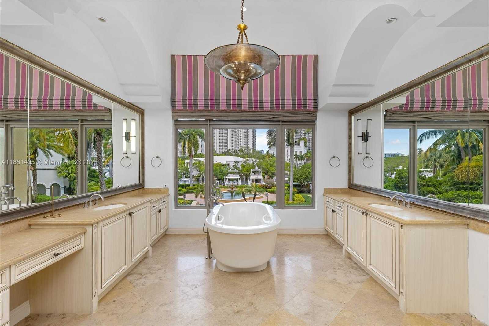 Small Image of 1504 ISLAND BLVD, Aventura Number 27