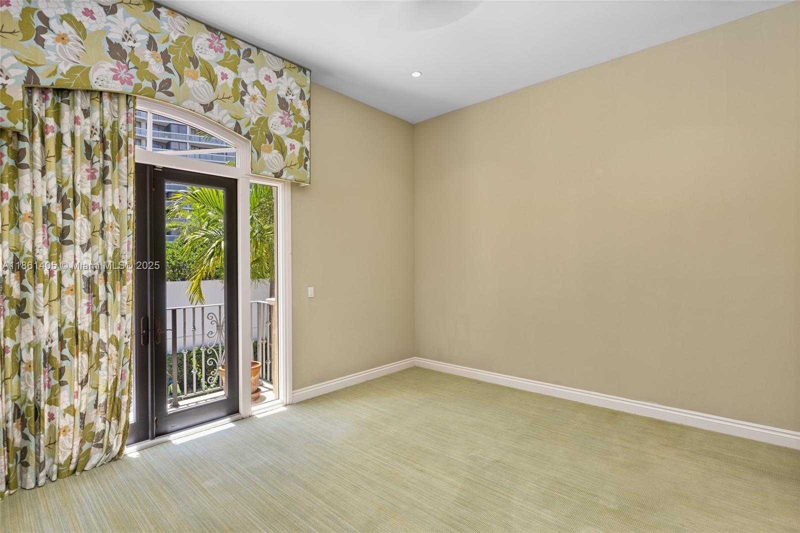 Small Image of 1504 ISLAND BLVD, Aventura Number 32